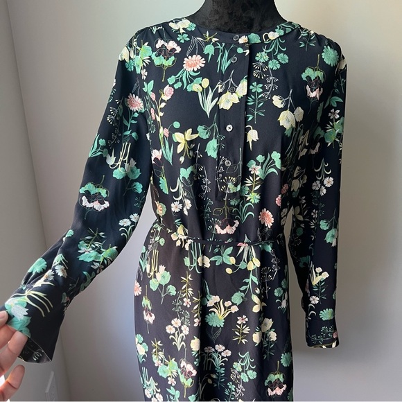 LOFT Dresses & Skirts - LOFT Outlet Floral Long Sleeve Dress - L